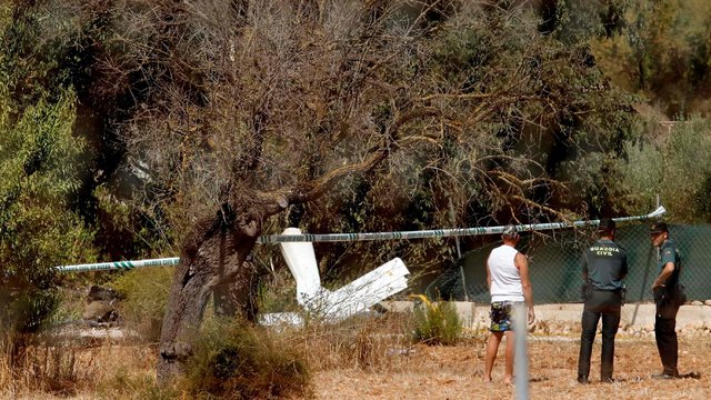 Siaubinga nelaimė turistų pamėgtoje saloje: susidūrė sraigtasparnis ir lėktuvas, yra žuvusių
