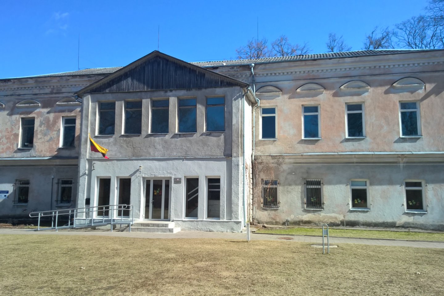 Buivydiškių dvaras – Buivydiškių pagrindinė mokykla.