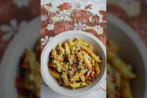 Makaronai su citrininiu pomidorų ir sojų faršo padažu