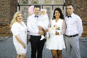 Visvaldo Matijošaičio patarėjas Simonas Kairys su žmona Deimante pakrikštijo dukrelę