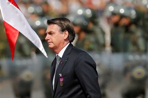 J. Bolsonaro atmetė G-7 šalių siūlymą padėti gesinti gaisrus Amazonijoje