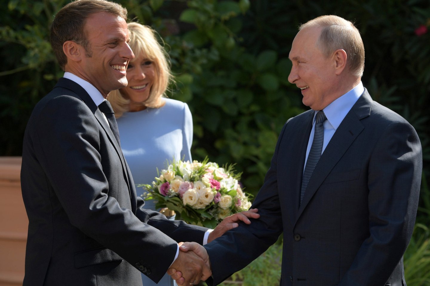 Praėjusią savaitę E.Macronas (kairėje) priėmė Rusijos prezidentą Vladimirą Putiną savo vasaros rezidencijoje Pietų Prancūzijoje.