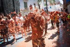 Per tradicinį pomidorų mūšį sunaikinta 145 tonų pomidorų