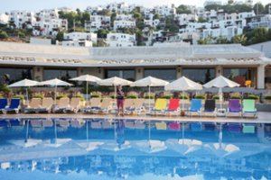 Turkijoje per atostogas prie baseino susižeidusios mergaitės likimas baigėsi tragiškai