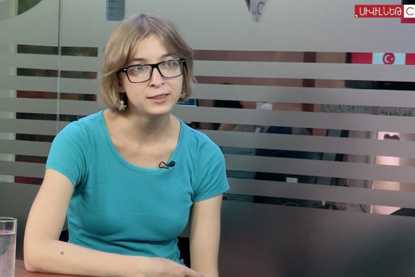  Internete prasidėjo audringa diskusija dėl mokslo žurnalistės Asios Kazancevos kiaušialąstės pardavimo.<br> youtube nuotr.