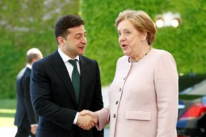 A. Merkel ir V. Zelenskis nori skubiai surengti viršūnių susitikimą Normandijos formatu