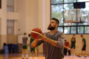 Lietuvos rinktinė kol kas priversta treniruotis įspūdingoje bazėje, kurioje karaliavo Jonas Kazlauskas