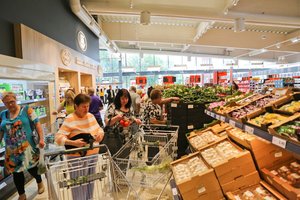 Vienas prekybos tinklas alkoholio nepardavinės dvi dienas paeiliui