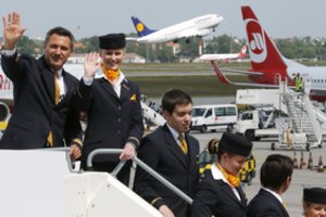 Lėktuvo kapitonas apie tai, kam pilotams reikalinga uniforma, ir kitas užkulisių paslaptis