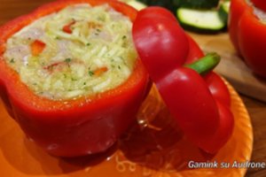 Vištiena ir cukinijomis įdarytos paprikos: tobulai pasiteisinęs derinys