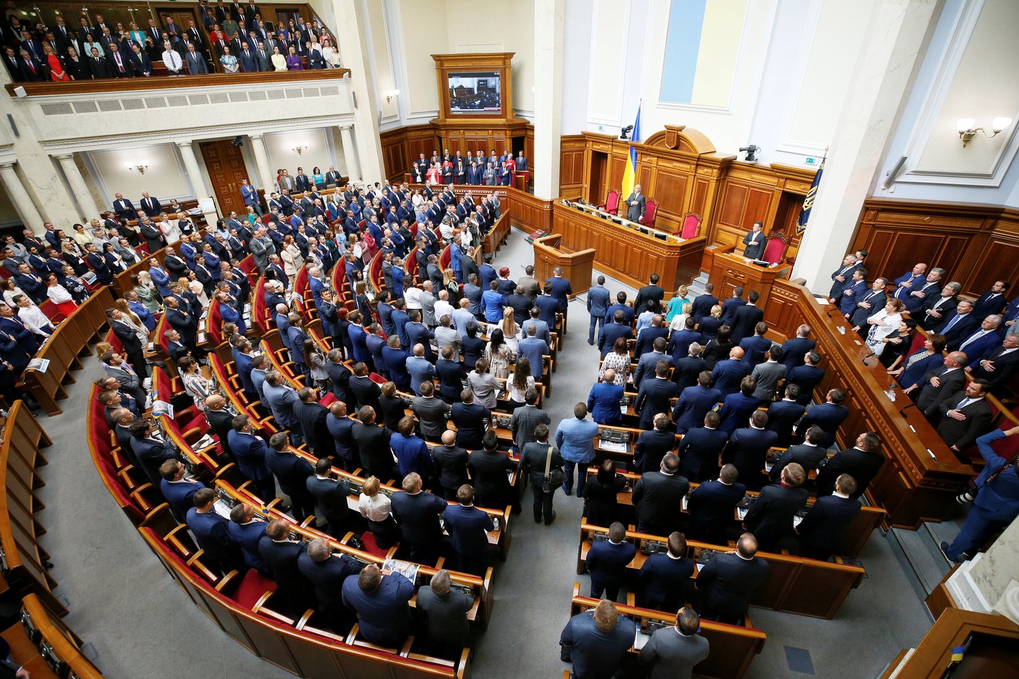 Prezidento partija „Liaudies tarnas“ („Sluha narodu“) per pirmalaikius rinkimus liepą laimėjo absoliučią daugumą parlamente, tad V.Zelenskis turės beprecedentį mandatą vykdyti reformas.