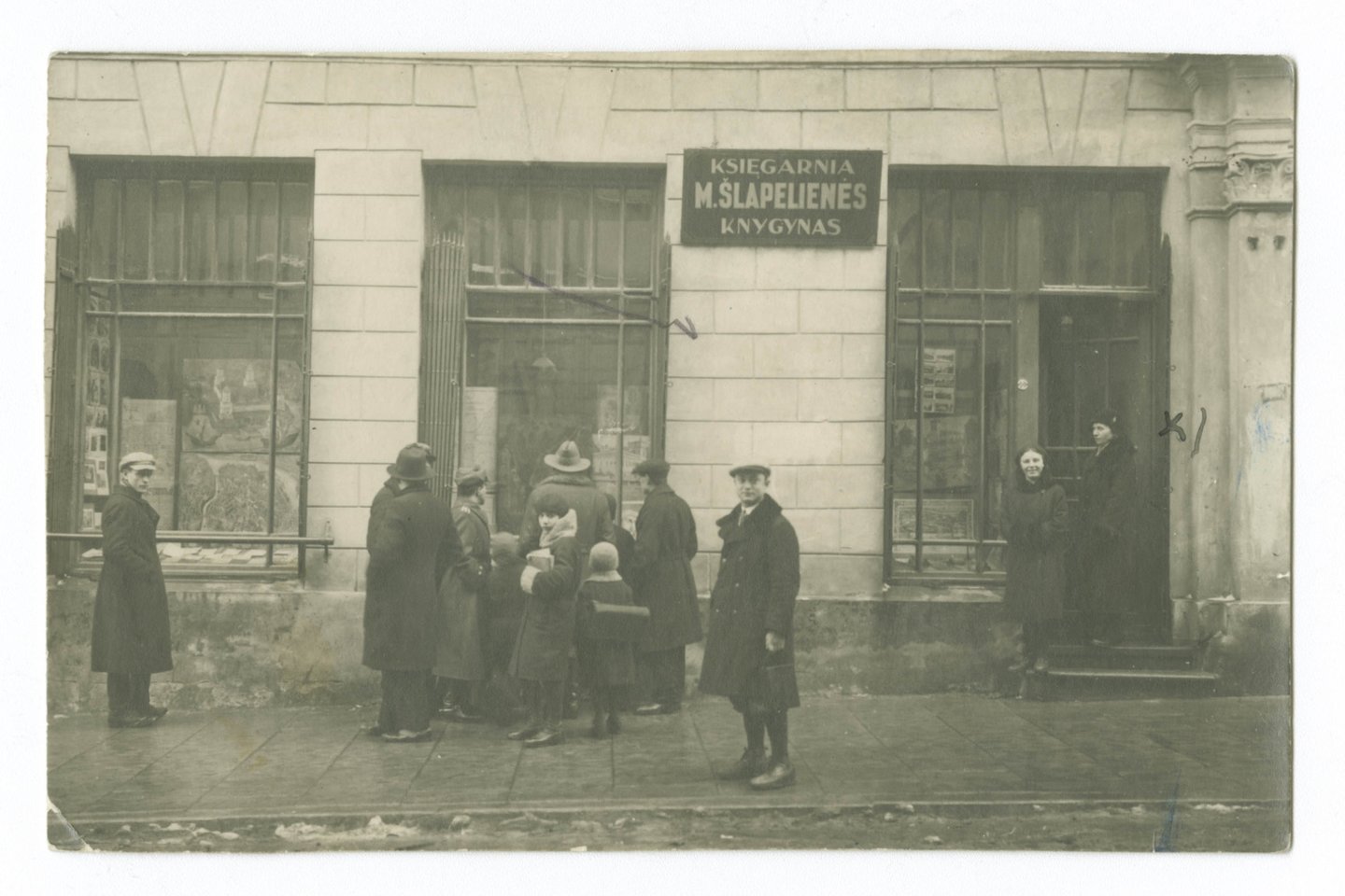  1931 m. Dominikonu gatveje esantis M. Šlapelienės lietuvių knygynas švenčia 25-erius gyvavimo metus. <br> Marijos ir Jurgio Slapeliu namo-muziejaus archyvo nuotr.