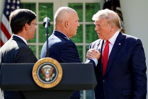 D. Trumpas paskelbė naujųjų Pentagono kosminių pajėgų vadovybės įkūrimą