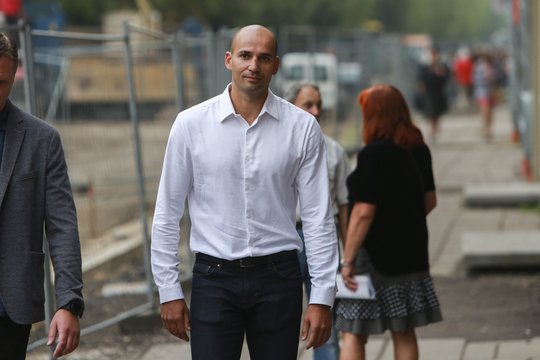 R. Alijevui gresia nauja byla: dainininkė turi priekaištų ne tik dėl slapto naršymo jos paskyrose