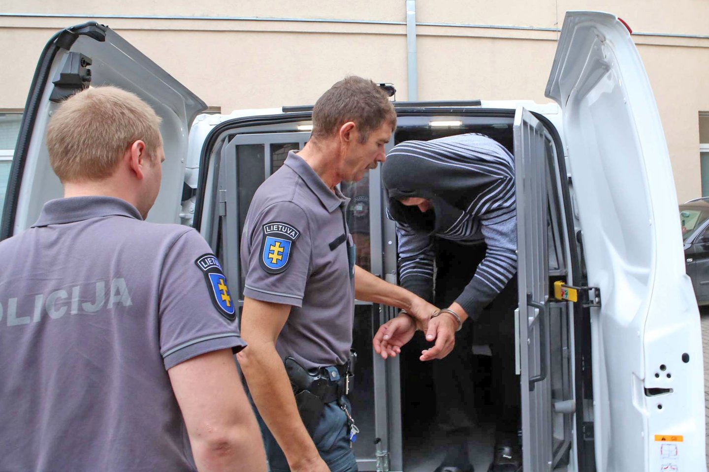  Nužudymu įtariamas kaunietis atvežtas į Kauno apylinkės teismą.<br> M.Patašiaus nuotr.