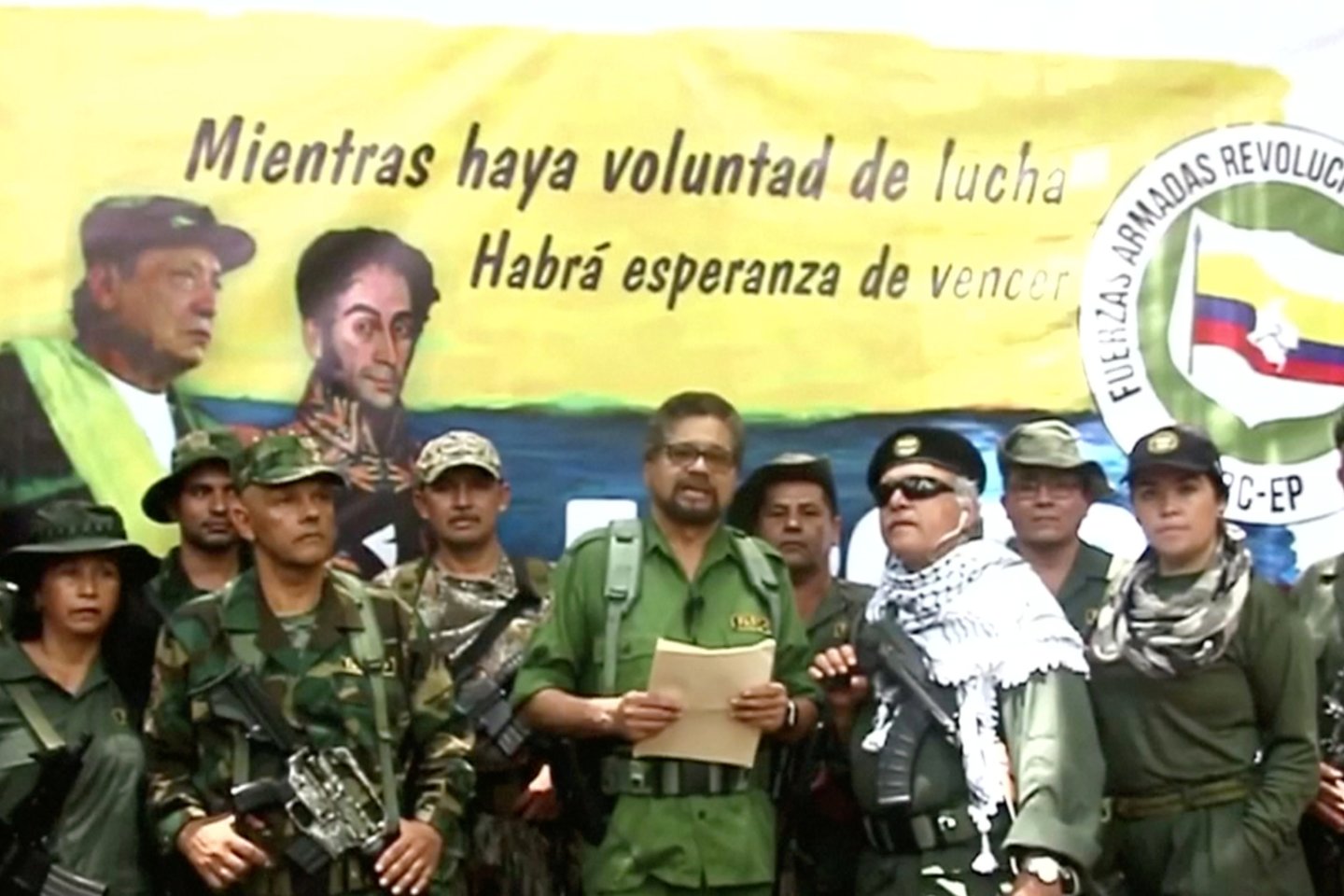  Išformuotos Kolumbijos sukilėlių grupuotės – Kolumbijos revoliucinių ginkluotųjų pajėgų (FARC) – buvęs aukšto rango vadas ketvirtadienį pareiškė, kad vėl pradeda ginkluotą kovą kartu su kitais kairiųjų partizanais, nepripažįstančiais istorinio taikos susitarimo su vyriausybe.<br> Reuters/Scanpix nuotr.
