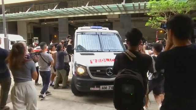 Honkonge areštuotas opozicinės partijos lyderis: prievarta įgrūstas į privatų mikroautobusiuką