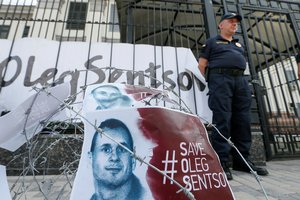 Kalinių artimieji lūkuriavo veltui – apsikeitimas gali įvykti kitą savaitę