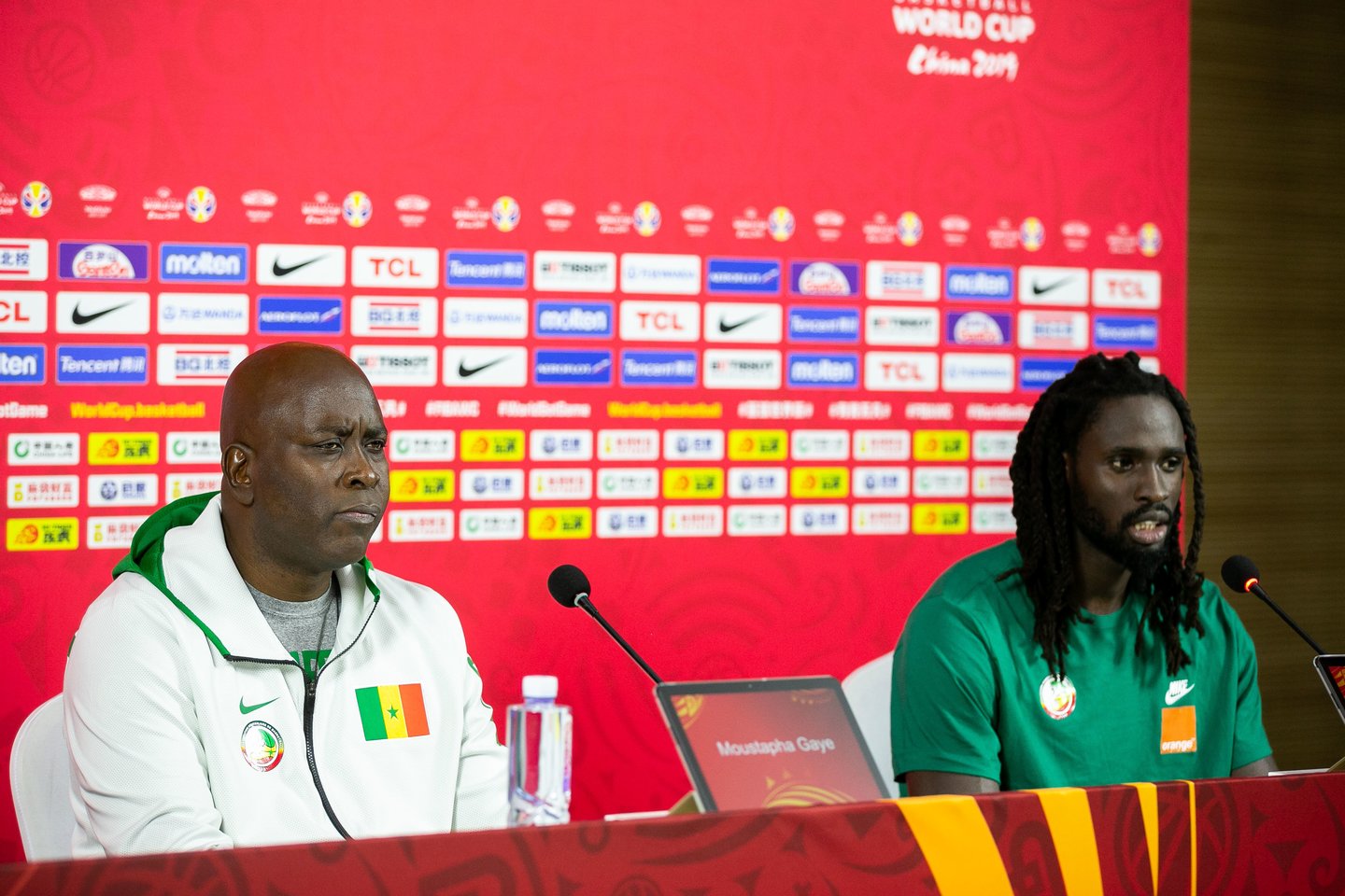  Senegalo rinktinės treneriui prabilus prancūziškai spaudos konferencijoje prasidėjo suirutė.<br> Ž.Gedvilo/Scanpix nuotr.