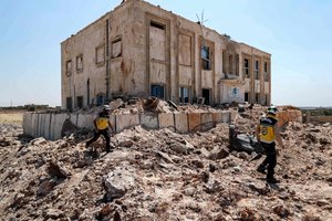 Pentagonas smogė „al Qaeda“ pozicijoms Sirijoje, o per režimo ataką žuvo civilis