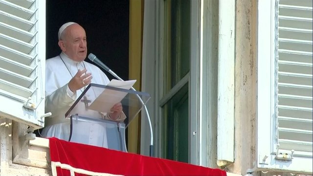 Popiežius Pranciškus liko įkalintas: po incidento – puolė atsiprašinėti