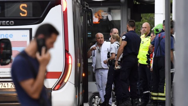 Prancūzijoje mirtinai subadytas 19-os metų jaunuolis, dar aštuoni žmonės sužeisti