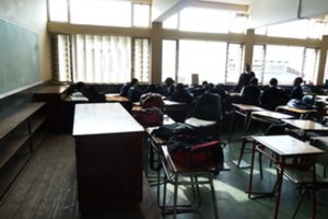 Katastrofiška situacija mokyklose stumia prie krašto: mokytoju įdarbino ir pensininką policininką