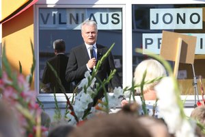 Gitanas Nausėda pažėrė kritikos Švietimo ministerijai: procesai netenkina