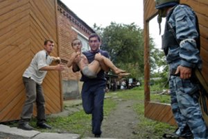 15 metų po tragedijos: Beslano aukų artimieji prisimena siaubą ir reikalauja atsakymų