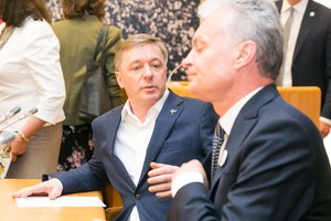 R. Karbauskis švelniai kalba apie G. Nausėdą, bet nusitaikė į esantį jo pašonėje