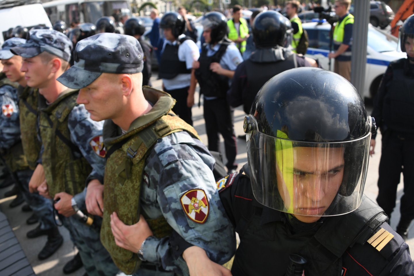 Opozicija kaltina valdžią pradėjus „politinio teroro“ kampaniją, kuria siekiama užgniaužti naują protestų bangą.