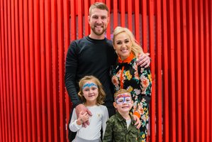 Indrė ir Mantas Stonkai į pirmą klasę palydėjo dukrą Ceciliją: eis į privačią mokyklą