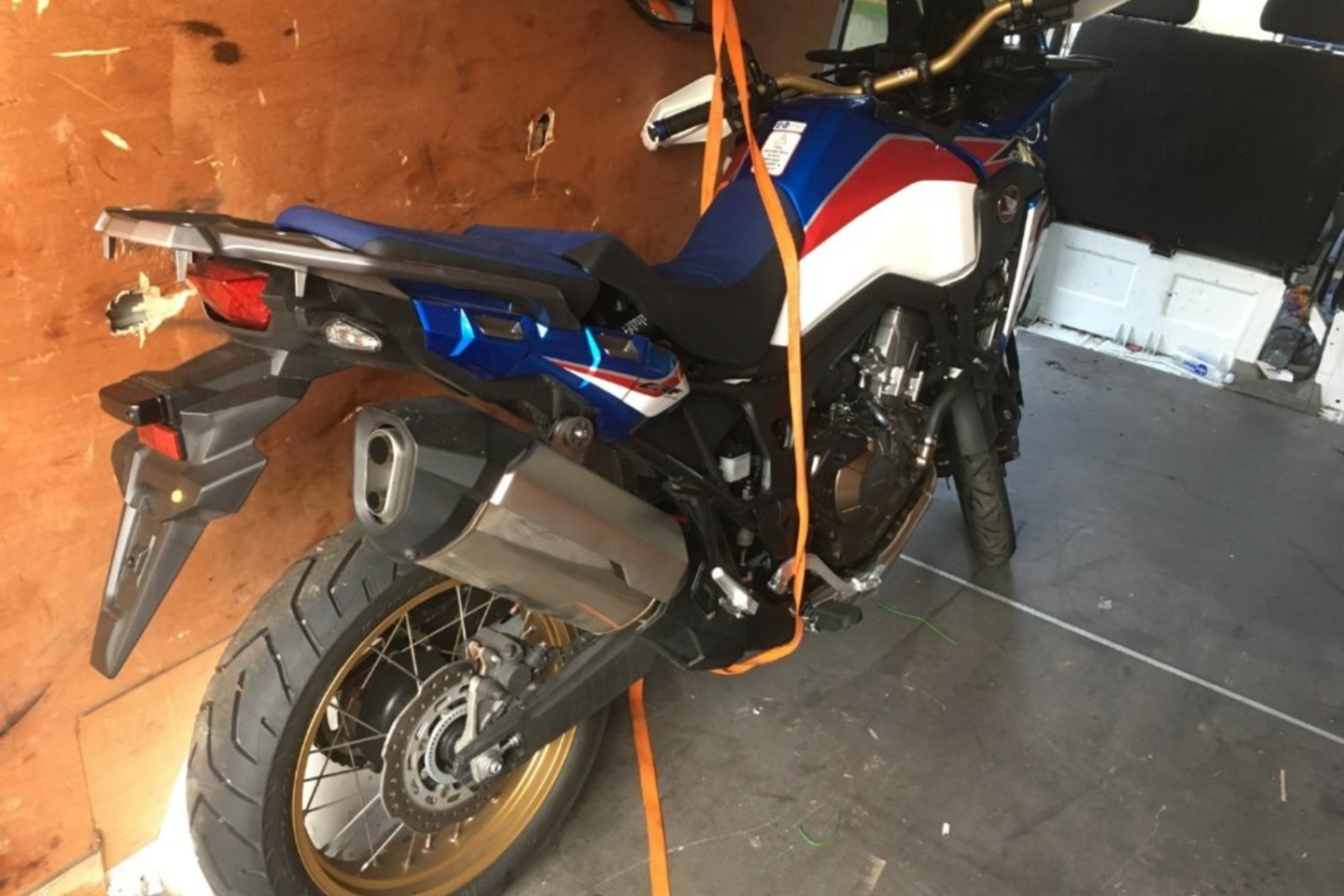 Sustabdytame mikroautobuse Kalvarijos pasieniečiai aptiko vogtą motociklą.