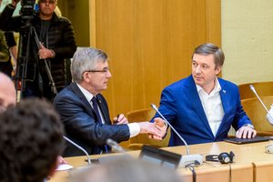 R. Karbauskis: pakanka žinių pradėti apkaltą I. Rozovai, pakibo ir V. Pranckiečio likimas