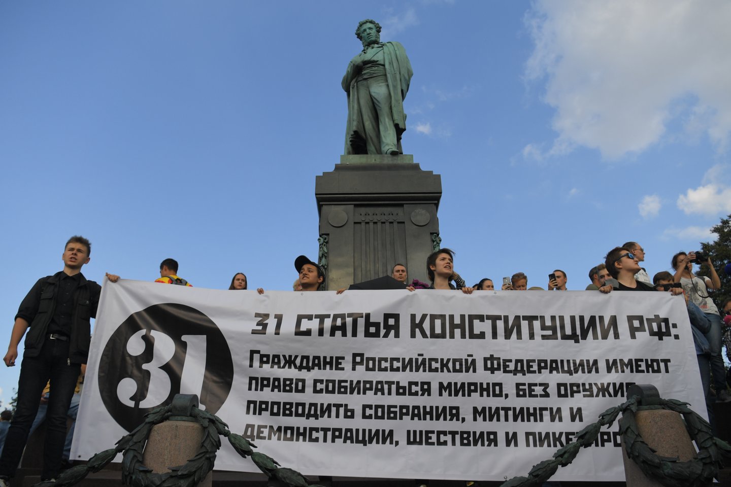 Protestuotojai praėjusį savaitgalį vėl dalyvavo nesankcionuotuose mitinguose.<br>Sputnik/Scanpix nuotr.
