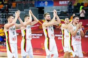 Tarsi ant sparnų skrajojančios rinktinės jėga, apie kurią dabar kalba kiekvienas