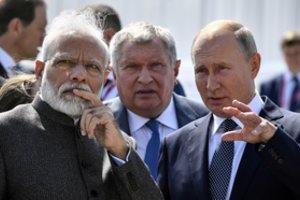 Rusijos ir Indijos lyderiai Vladivostoke tariasi dėl prekybos, energetikos ir ginkluotės