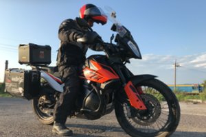 Karolis Mieliauskas su motociklu keliasi iš Vladivostoko į Los Andželą