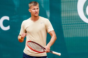 Tenisininkas J. Tverijonas pergalingai startavo turnyre Portugalijoje