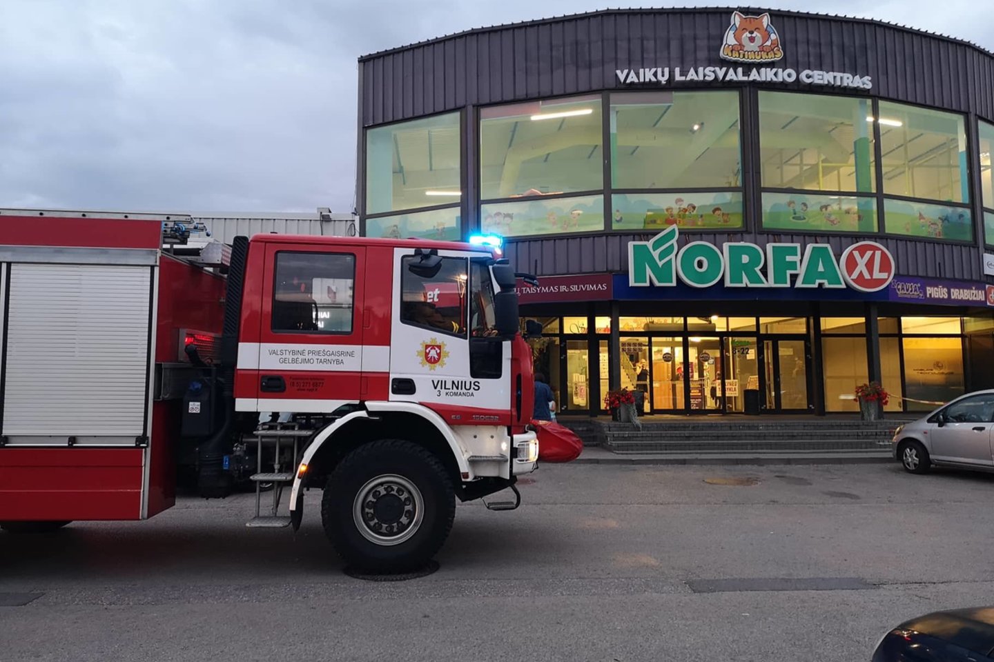 Vilniuje pranešta apie dūmus „Norfoje“: evakuoti žmonės.