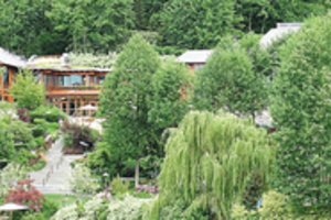 Dviejų turtingiausių pasaulyje vyrų kaimynystė jų miesteliui gerovės nesukūrė 