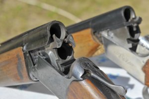 Valydamas kaminą pensininkas Prienų r. rado mirusio tėvo šautuvą