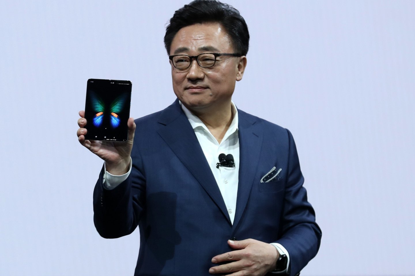 Pietų Korėjos technologijų milžinė „Samsung“ penktadienį pristatys savo labai lauktą sulankstomą išmanųjį telefoną, kurio pristatymą dėl ekrano defektų buvo priversta atidėti keliems mėnesiams. <br>Scanpix nuotr. 