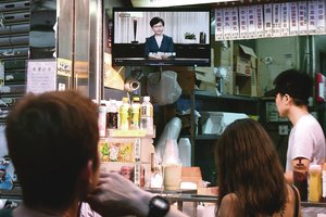 Honkongo protestuotojams atmetus valdžios nuolaidą lyderė ragina pradėti dialogą