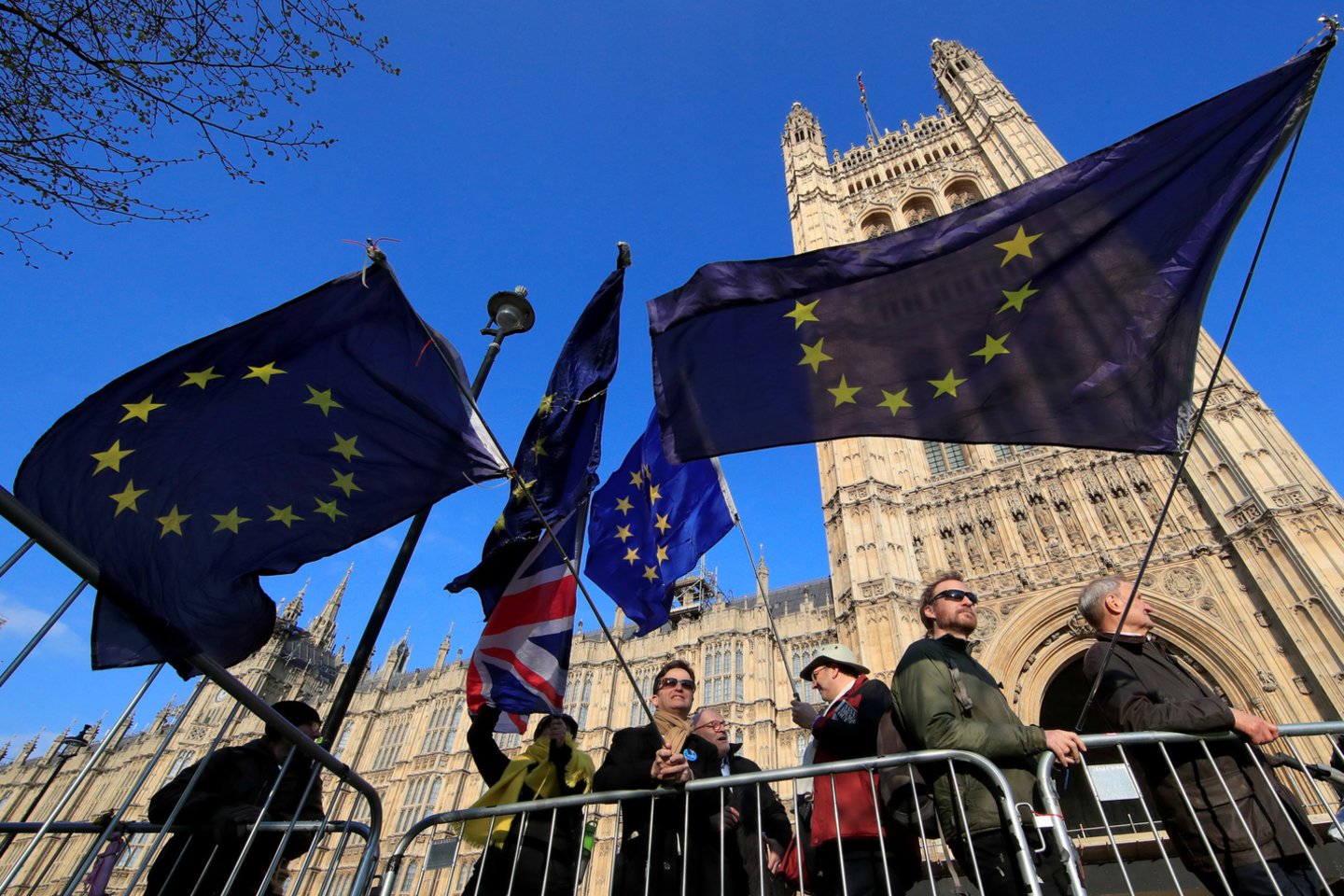 Prancūzijos Europos reikalų ministrė Amelie de Montchalin ketvirtadienį skeptiškai reagavo į Didžiosios Britanijos parlamentarų siekį trečią kartą atidėti „Brexit“ ir sakė, kad tolesnis proceso atidėliojimas „nieko nekeičiant“ neišspręs šios problemos.