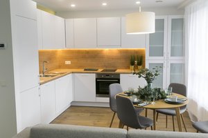 Didmiesčiuose paskutinį vasaros mėnesį pirko šimtus butų