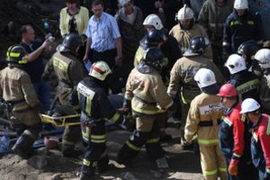 Pamaskvėje sugriuvus ardomam penkiaaukščiui sužeisti darbininkai, keturių ieškoma