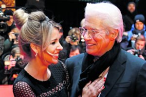 70-mečio Richardo Gere'o laimės paslaptis – perpus jaunesnė žmona