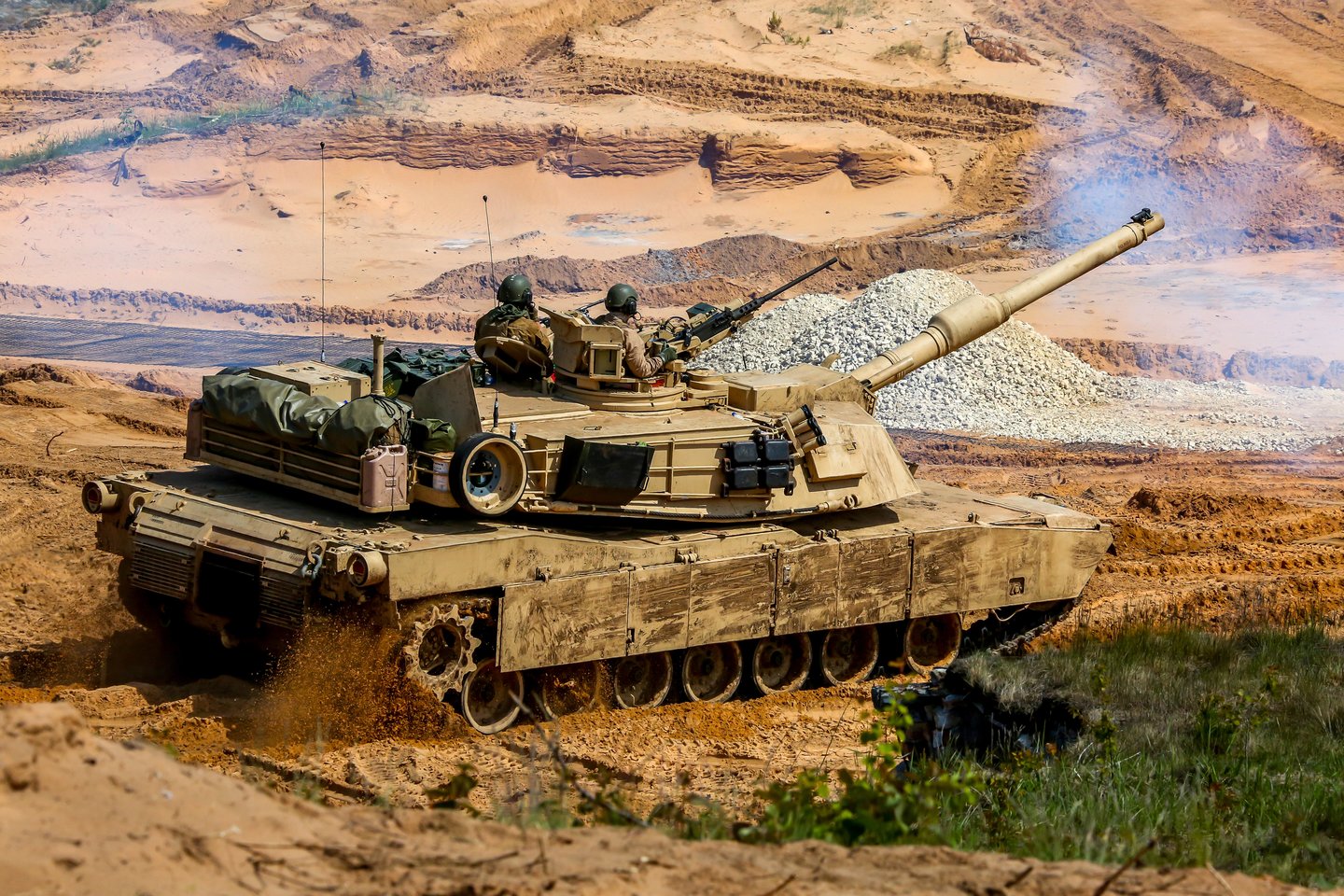 „Abrams“ tankai, gaminami nuo 1979 metų, ir šiandien yra labai pajėgios mašinos. 120 mm pabūklas, ypatingi kompoziciniai šarvai ir tas turbinos variklis šį pagrindinį kovos tanką paverčia galinga jėga bet kuriame mūšio lauke.