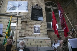 Lentos J. Noreikai pakabinimas iki galo nesuderintas, bet ji galėtų likti